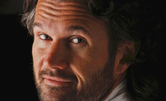 Carlo Cracco, uno degli chef più famosi grazie alche alla partecipazione a Masterchef, messo a confronto con Massimo Bottura