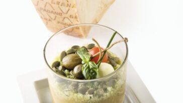 Ricette light: Il Gazpacho di melone, zucchine e pomodorini ciliegino con Grana Padano D.O.P. al basilico, frutti di cappero e semi di zucca