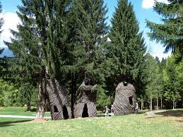 Arte Sella, la natura come non l’avete mai vista 7 Patrick Dougherty: tana libera tutti. L’uomo ha sempre avuto bisogni degli alberi.