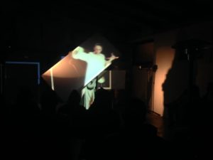 Grappa: che lo spirito del teatro sia sempre con te! 2 Gli attri che recitano nelle distillerie di Santa Massenzia raccontano che cosa si prova bevendo un bicchierino di grappa