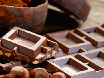 Chi ha creato la ricetta del cioccolato al latte? Nestlè o la famiglia di un artigiano svizzero?
