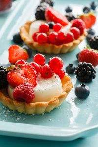 crostata frutti bosco, un dolce semplice ma di grande successo e che si mangia volentieri in alta montagna