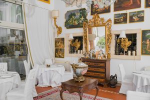 Snobbata per anni, considerata come un vecchio merletto a favore di mare e montagna, ora la campagna è una meta assai ricercata. E fioccano le proposte country.Noi vi consigliamo Casino di Caccia