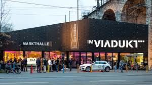 Il “Viadukt”, formato da 36 volte, lungo circa 500 metri, propone una serie di piccoli spazi: librerie, atelier di pittori, negozi di dischi, che terminano nel Markthalle, uno spazio, dove sei giorni alla settimana, contadini, fornai, macellai del cantone propongono i loro prodotti