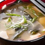 Cucina giapponese: tutto ciò che devi sapere sul dashi 10 Il dashi, ovvero il brodo, è l’ABC della cucina nipponica. E’ l’anima di diversi piatti giapponesi