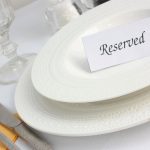 No show al ristorante, un termine inglese per definire il mancato rispetto della prenotazione da parte del cliente. In parole più brutali: ciò che avviene quando il ristoratore viene bidonato. Al di là del comprensibile senso di frustrazione subito, bisogna fare fronte anche al danno economico. A Milano se ne è discusso durante l’incontro – “No Show. Quando il cliente prenota e non si presenta al ristorante. Come affrontare il problema? Quali le soluzioni?” - promosso da TheFork e Identità Golose presso “Arte del Convivio” alla presenza di numerosi ospiti