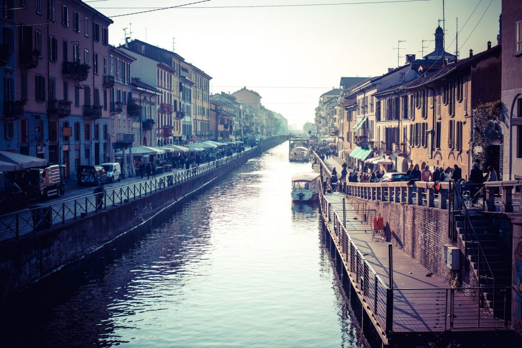 tour alda merini lungo i Navigli