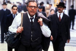 Pereira conserva le sue abitudini alimentari, ma il suo pensiero comincia ad aprirsi al mondo. La passione per la politica comincia ad affacciarsi. 