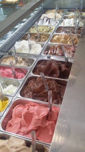 I gusti della gelateria Apuà a Milano