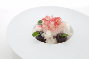 Ricette primaverili: ciliegie allo zenzero, camomilla, cioccolato e granita ai fiori di sambuco 1 Ciliegie allo zenzero, camomilla, cioccolato bianco e granita ai fiori di sambuco