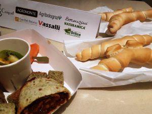 Famelici con #famedivero ha voluto lanciare una messaggio ben preciso: i consumatori vogliono trasparenza, relazioni attente, partecipare per conoscere come nascono i prodotti, insomma...#famedivero