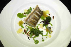 Salmerino burro e salvia, le sue uova e cime di rapa