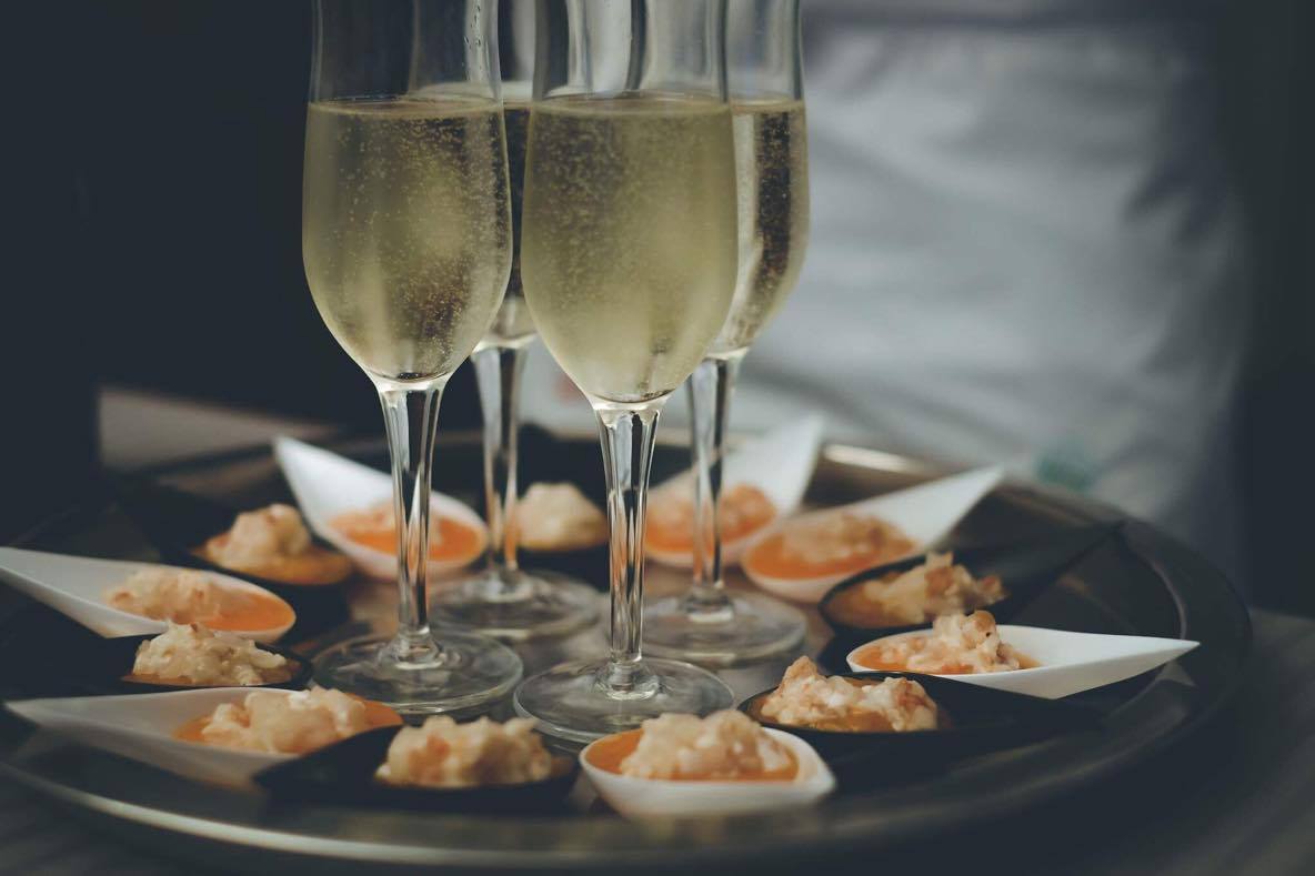 Come scegliere che cosa bere a Capodanno o a Natale, dal pranzo al brindisi 3 social eating: un piatto proposto da Paolo Cancedda