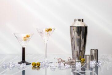I 6 cocktail più estivi: alcolici, freschi e allegri! 8 I 6 cocktail più estivi? Lo so che è difficile mettere d’accordo tutti. C’è chi li preferisce alcolici chi analcolici