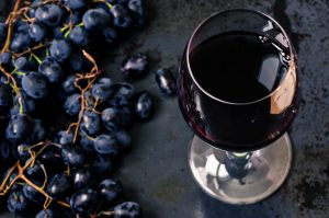 6 citazioni d'autore in cerca di 6 interpretazioni...enogastronomiche 6 6 citazioni d'autore per esaltare immagini di piatti o di bevande. Il vino