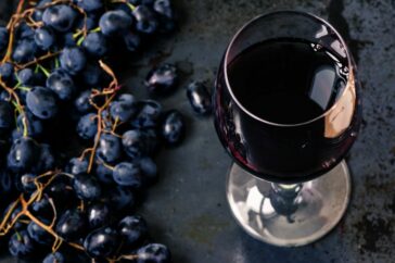 6 citazioni d'autore per esaltare immagini di piatti o di bevande. Il vino