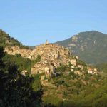 Un week end per conoscere 4 borghi liguri: pronto lo zaino? 27 borghi liguri: apricale