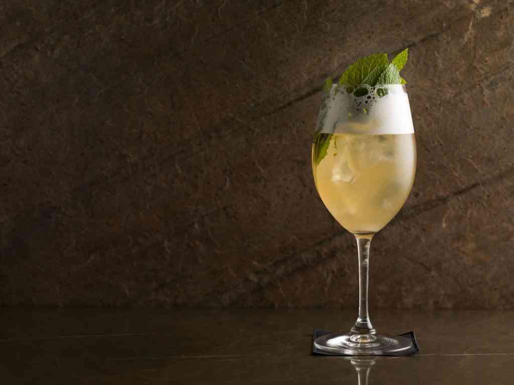 I cocktail estivi freschi, colorati e molto allegri (4 ricette) per un'estate indimenticabile 1 Moscow Mule: sotto accusa la tazza di rame
