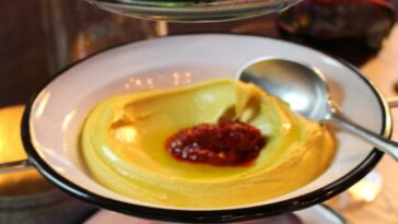 cucina e migrazioni: la ricetta dell'hummus di barbabietola