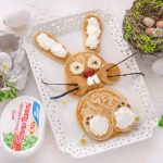 Ricette pasquali: coniglietto di pancake, formaggio e frutta fresca. Un regalo per i bimbi! 8 coniglietto di pancake, formaggio e frutta fresca