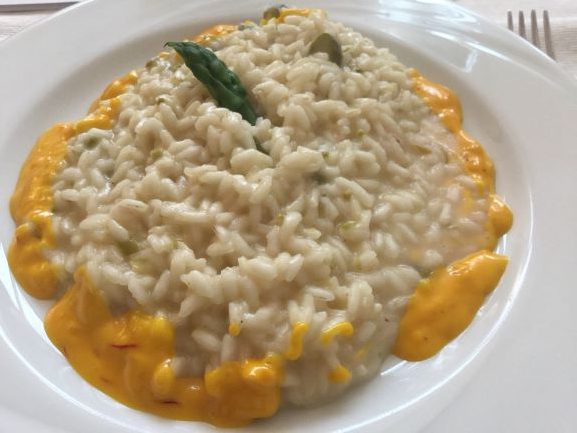 risotto con asparagi e crema di zafferano