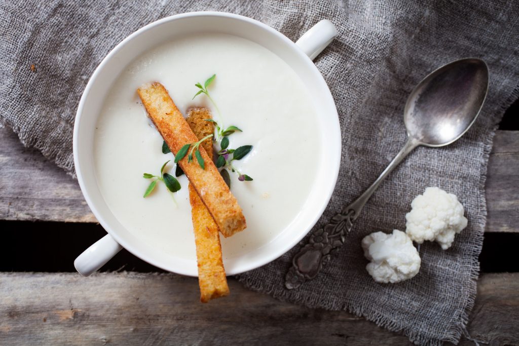 Ricette primaverili: crema di cavolfiore con pane 7 crema di cavolfiore con pane
