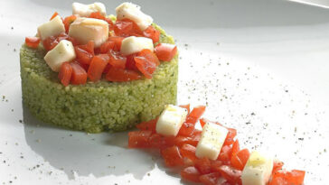 medaglioni di cous cous al pesto con pomodorini e taleggio DOP. Una ricetta estiva