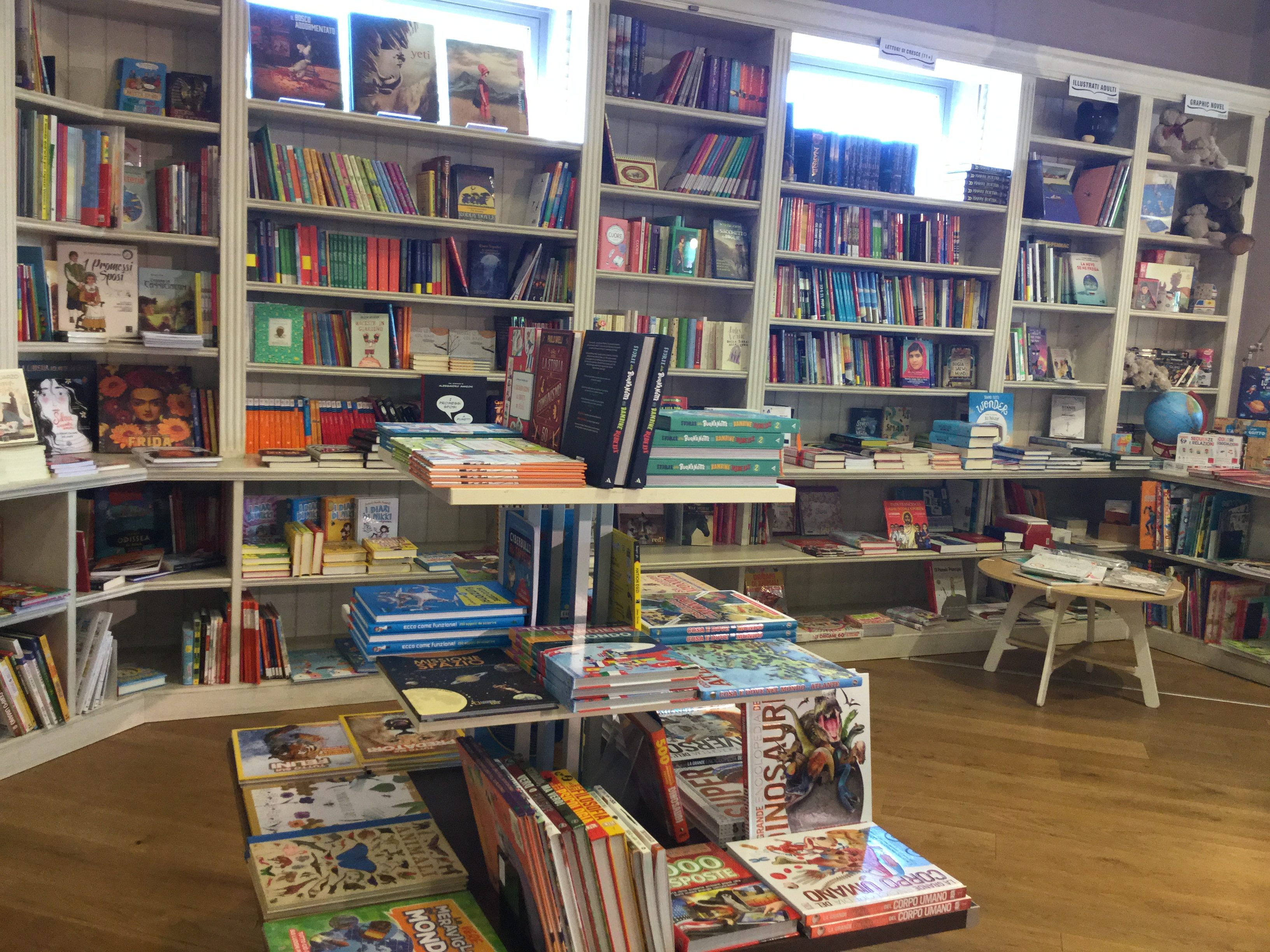 la rondine sotto il portico presentazione alla libreria Perego a Barzanò e1529245523470