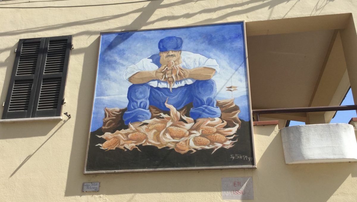 L'arte dove non te l'aspetti: dal posto di polizia a MacDonald's fino a... 26 Dove l'arte non te l'aspetti: Casoli Pinta, tra murales ed affreschi