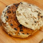 Ricette autunnali: crostone di pane alle noci con crescenza, mascarpone 9 crostone di pane alle noci con crescenza, mascarpone