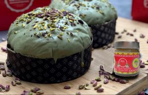 Panettone classico, ecco alcune variazioni sul tema. Amnu Milano e il panettone al pistacchio di Bronte DOP
