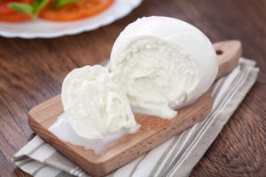 I formaggi italiani più buoni: la mozzarella di bufala