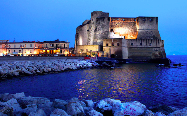 Le città italiane raccontate da scrittori italiani: cibo e cultura 1 Le città italiane raccontate da scrittori italiani: napoli raccontata da Elena Ferrante