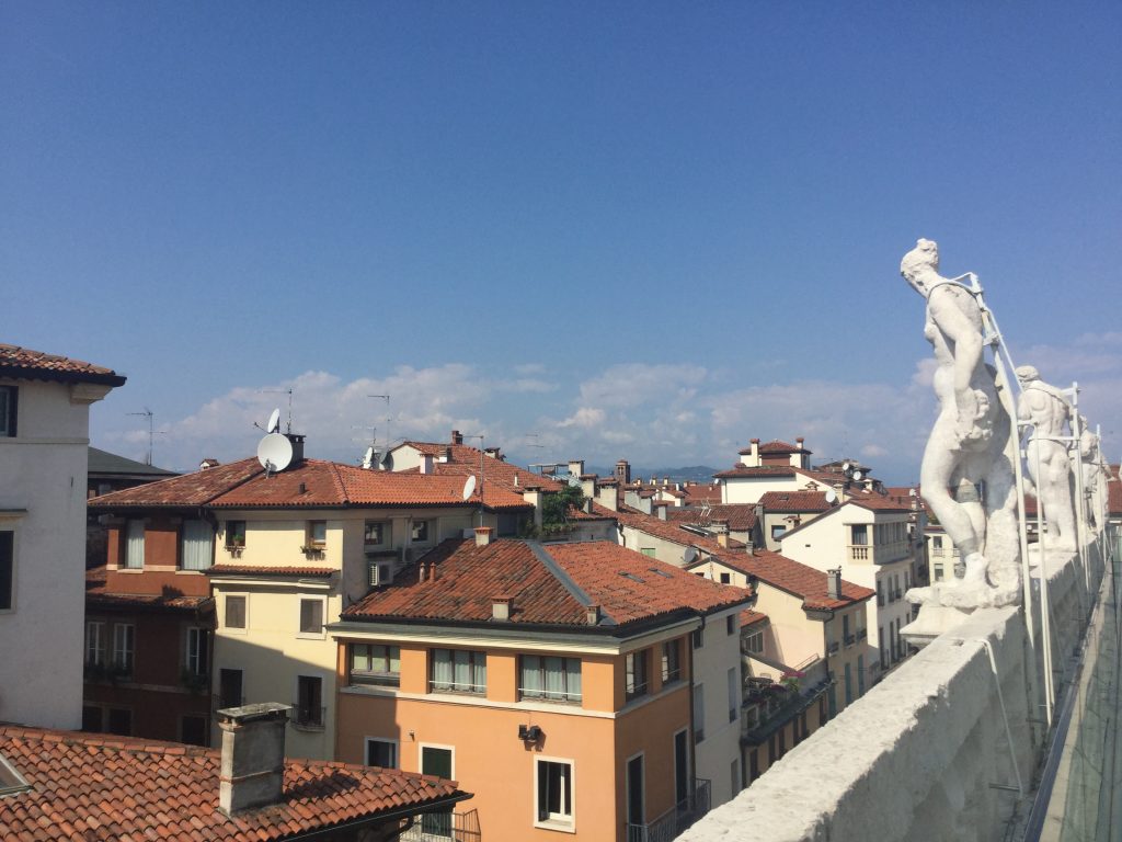 vicenza. città del Palladio. Vista dai tetti per un aperitivo indimenticabile