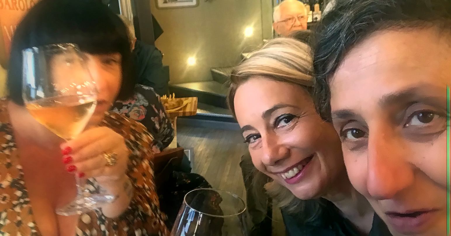 Alba. Larossa, ristorante di eros e di alchimia 21 Larossa, ristorante di eros e di alchimia: Monica Viani e Daniela Ferrando in versione doppiamente famelici