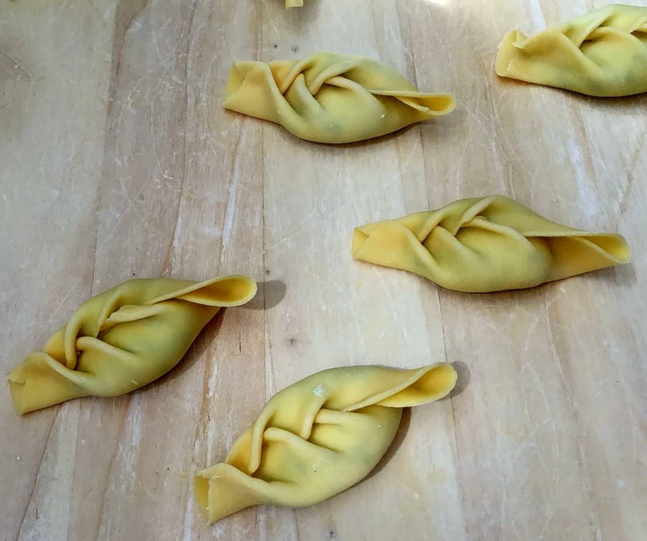 Ricette regionali: turtéi cu la cua (tortelli con la coda) 11 Ricette regionali: turtéi cu la cua. La ricetta