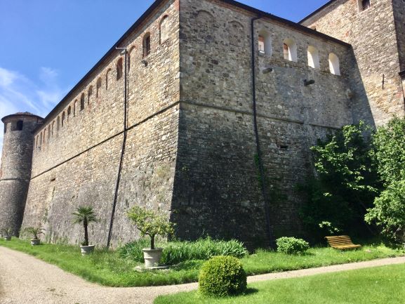 itinerari nel piacentino: castello di agazzano