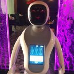 Il robot serve al tavolo