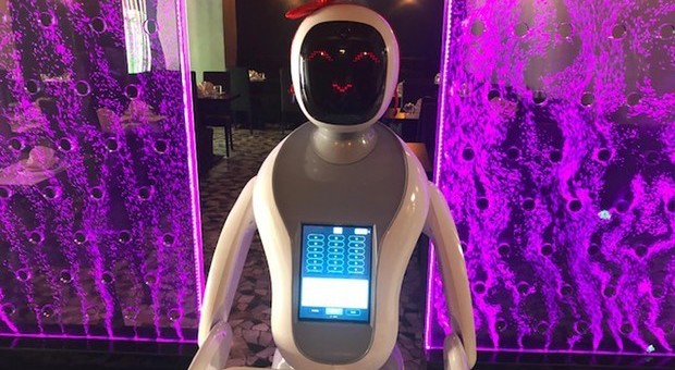Il robot serve al tavolo. La nuova frontiera della ristorazione? 22 Il robot serve al tavolo