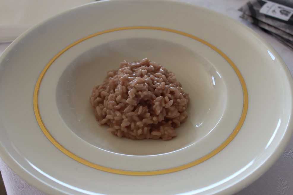 Risotto al rosso Boca delle Colline Novaresi e toma di Campertogno. Ricetta dell’Allegra Cucina di Novara. I segreti di una ricetta del novarese