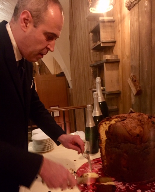 Un assaggio di Capodanno: panettone e champagne. 12 suggerimenti per abbinamenti perfetti 3 panettone e champagne e altri abbinamenti