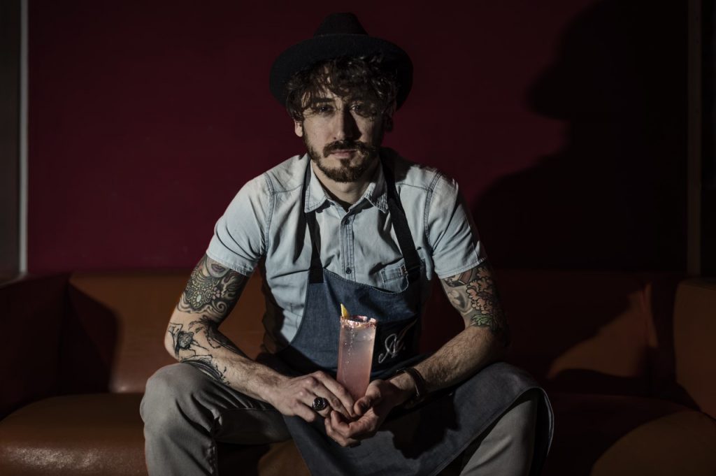Fellini un regista goloso, 3 cocktail felliniani: alessandro di fabrizio, barman de La Nuova Lavanderia a Pescara