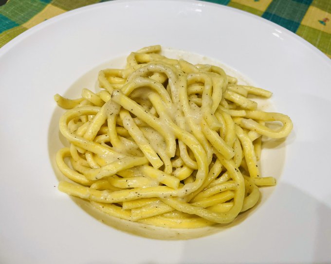 Ingredienti per una cacio e pepe