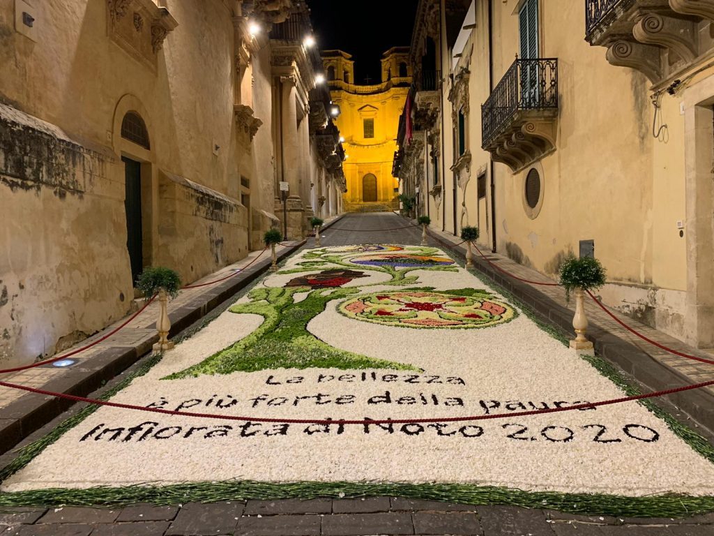 borghi gita: noto e l'infiorata