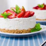 Cheese cake alle fragole e con gelatina ai frutti di bosco: una ricetta golosa 12 Cheese cake alle fragole