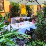 Cenare da Sadler in un cortile