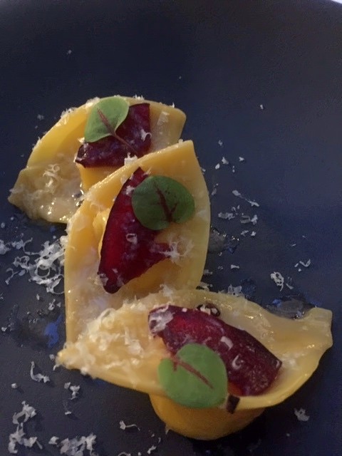 Cenare da Sadler in un cortile