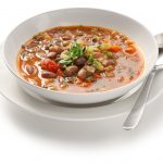 Food trend 2021: che cosa mangeremo? Sarà l'anno del buono e del sano? 10 food trend 2021. Legumi, meno carne, bucce, farine alternative e soprattutto attenzione alla salute