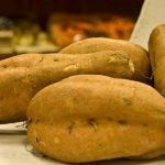 Patate: 7 oggetti utili per prepararle. Mangiarle se germogliate? 20 patate oggetti per prepararle come se foste chef