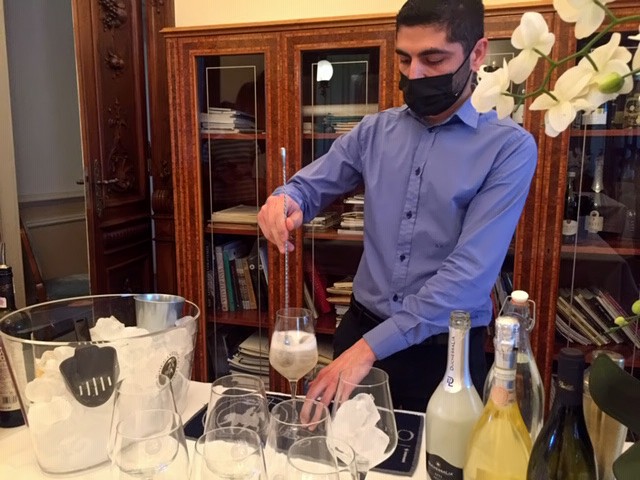 I cocktail astigiani: Asticoccola, Moscato Zen e Spritz Biondo 1 cocktail astigiani, la preparazione dello Spritz Biondo